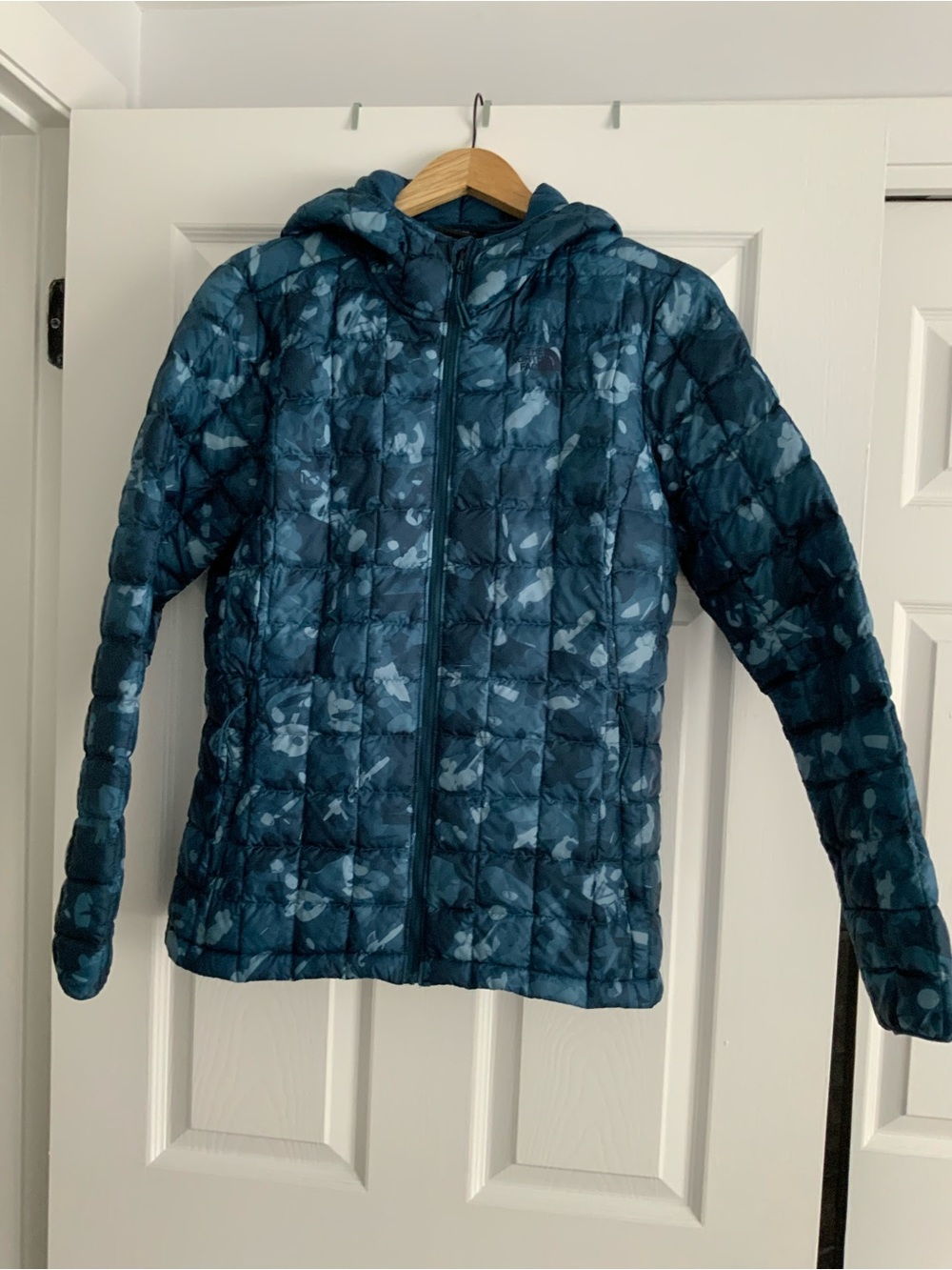 North face thermoball hooded jacket large